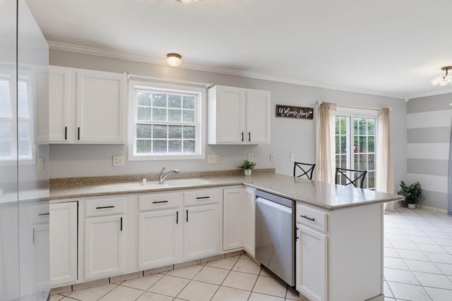 10348 S Robin LANE, Oak Creek, WI 53154