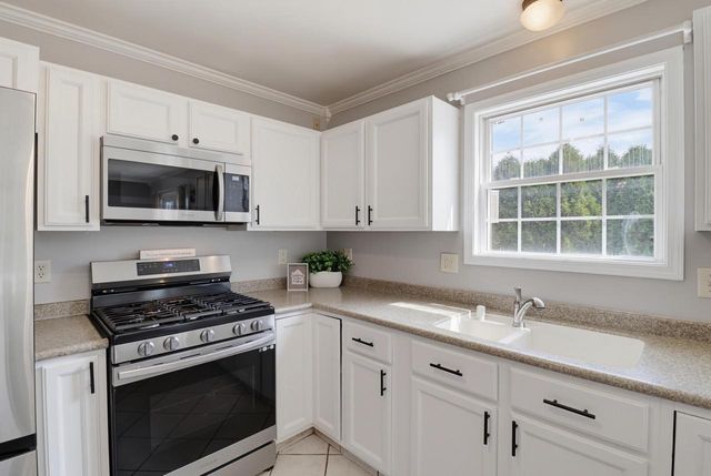 10348 S Robin LANE, Oak Creek, WI 53154