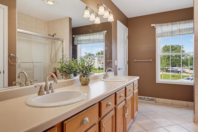 10348 S Robin LANE, Oak Creek, WI 53154