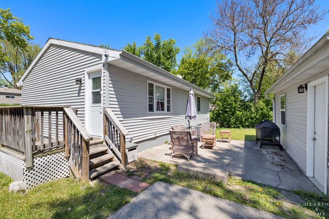 502 E Oak Street, Lake In The Hills, IL 60156