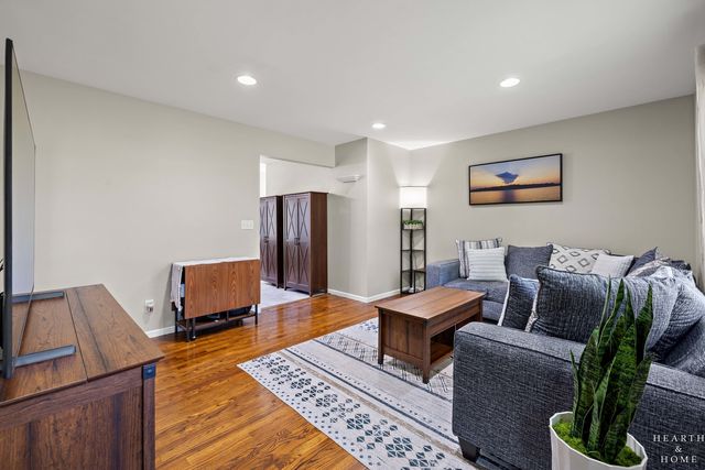 502 E Oak Street, Lake In The Hills, IL 60156