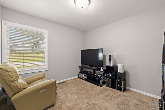 502 E Oak Street, Lake In The Hills, IL 60156