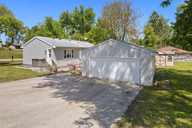 502 E Oak Street, Lake In The Hills, IL 60156