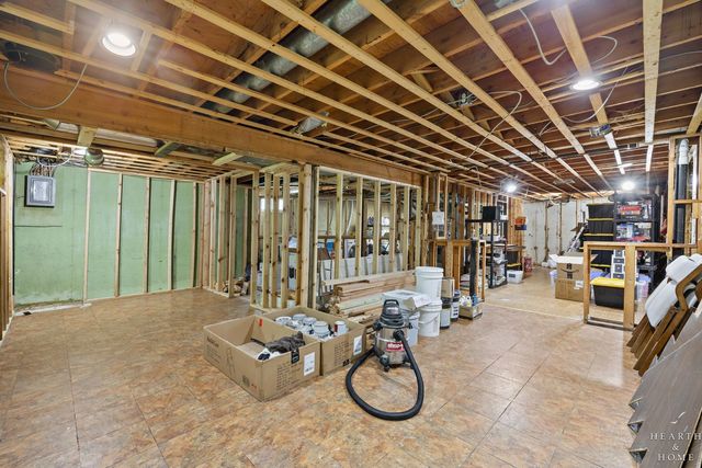 502 E Oak Street, Lake In The Hills, IL 60156