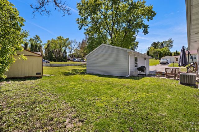 502 E Oak Street, Lake In The Hills, IL 60156