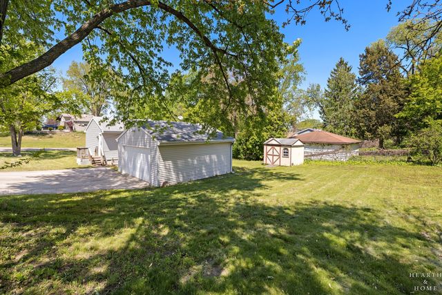 502 E Oak Street, Lake In The Hills, IL 60156
