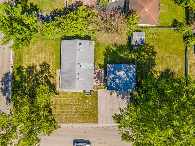 502 E Oak Street, Lake In The Hills, IL 60156