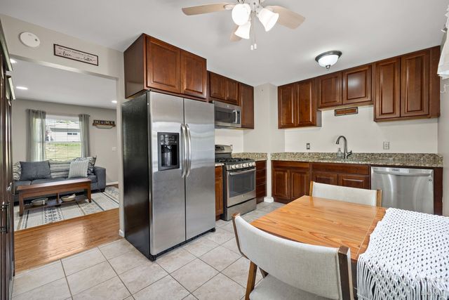 502 E Oak Street, Lake In The Hills, IL 60156