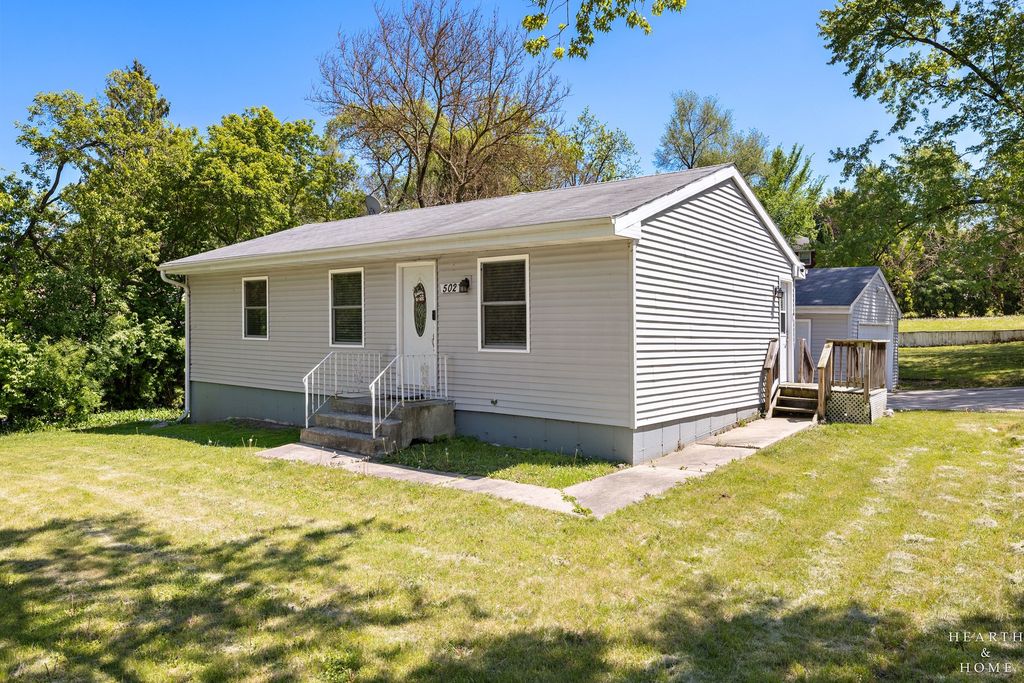 502 E Oak Street, Lake In The Hills, IL 60156