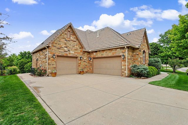 226 E Prairie Point Ct, Andover, KS 67002