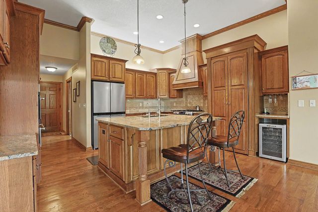 226 E Prairie Point Ct, Andover, KS 67002
