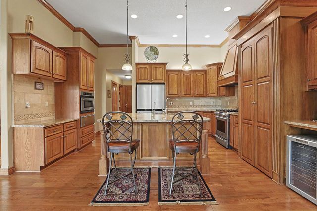 226 E Prairie Point Ct, Andover, KS 67002