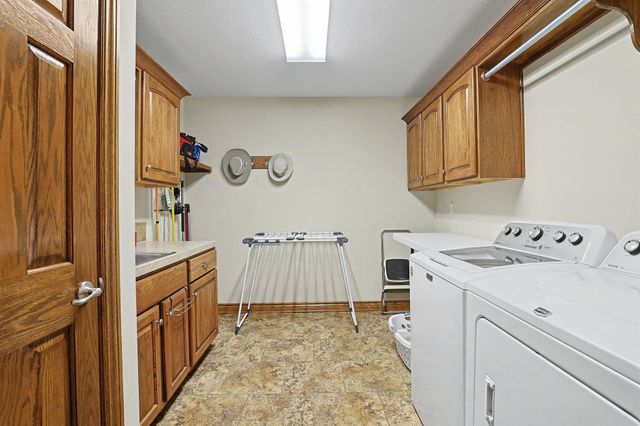 226 E Prairie Point Ct, Andover, KS 67002