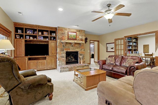 226 E Prairie Point Ct, Andover, KS 67002