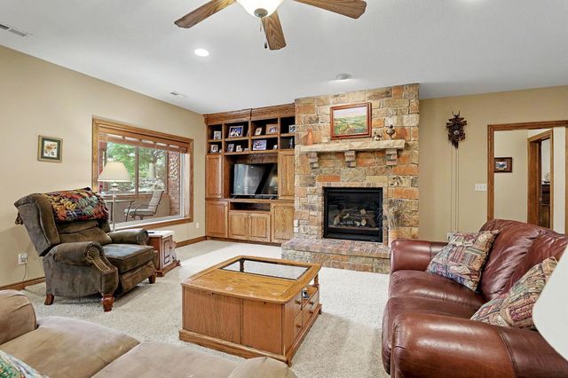 226 E Prairie Point Ct, Andover, KS 67002