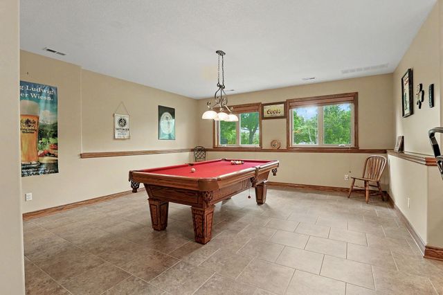 226 E Prairie Point Ct, Andover, KS 67002