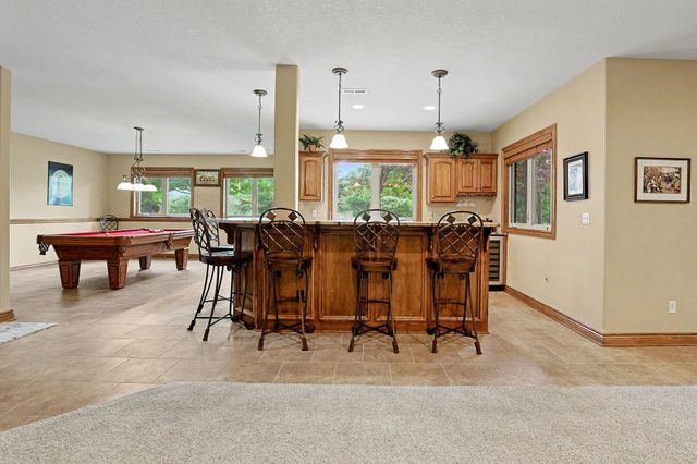 226 E Prairie Point Ct, Andover, KS 67002
