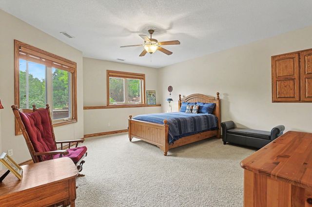 226 E Prairie Point Ct, Andover, KS 67002