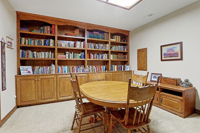 226 E Prairie Point Ct, Andover, KS 67002