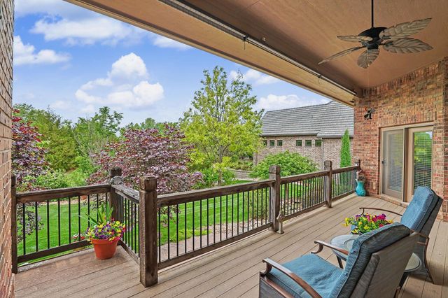 226 E Prairie Point Ct, Andover, KS 67002