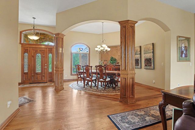 226 E Prairie Point Ct, Andover, KS 67002