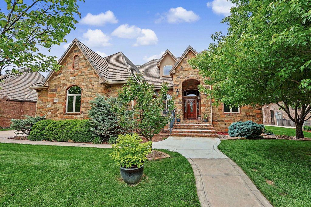 226 E Prairie Point Ct, Andover, KS 67002