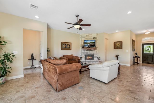 117 E Tanglebriar CT 11, Bastrop, TX 78602