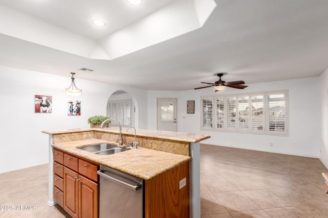 10843 E KILAREA Avenue, Mesa, AZ 85209