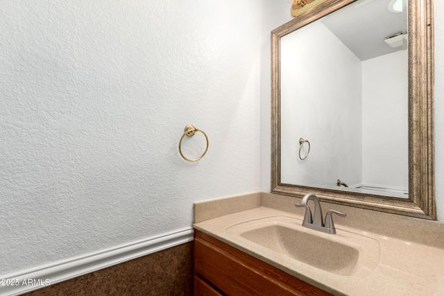 10843 E KILAREA Avenue, Mesa, AZ 85209