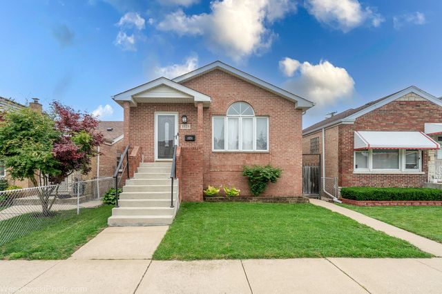 3525 N Pioneer Avenue, Chicago, IL 60634
