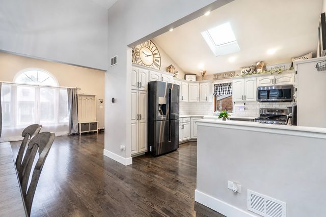 3525 N Pioneer Avenue, Chicago, IL 60634