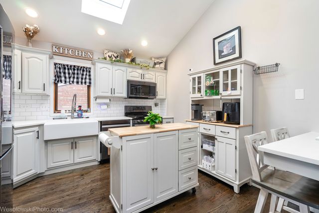 3525 N Pioneer Avenue, Chicago, IL 60634