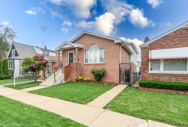 3525 N Pioneer Avenue, Chicago, IL 60634