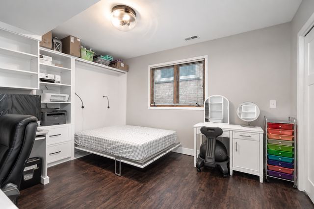 3525 N Pioneer Avenue, Chicago, IL 60634