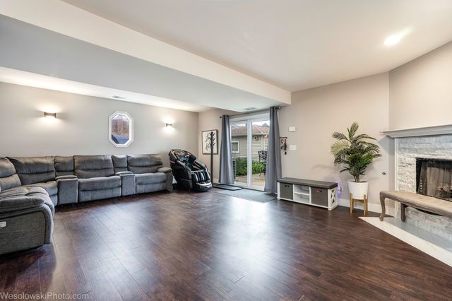 3525 N Pioneer Avenue, Chicago, IL 60634