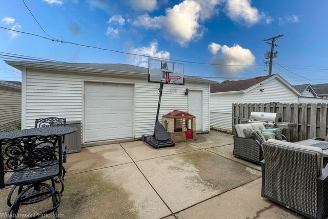 3525 N Pioneer Avenue, Chicago, IL 60634