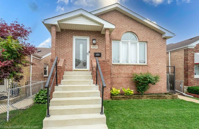 3525 N Pioneer Avenue, Chicago, IL 60634