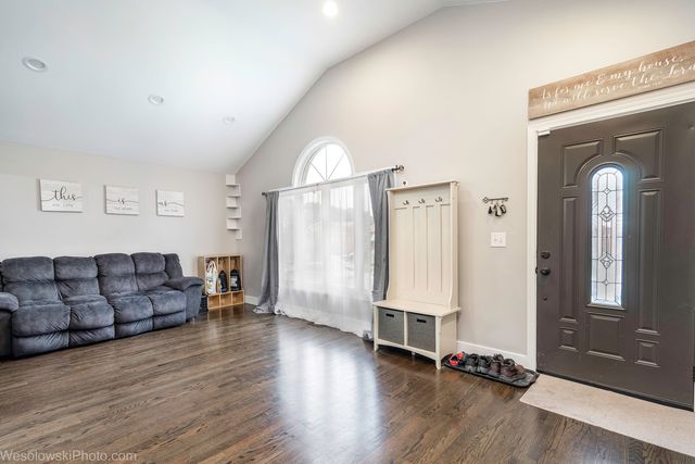 3525 N Pioneer Avenue, Chicago, IL 60634