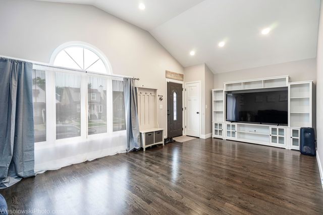 3525 N Pioneer Avenue, Chicago, IL 60634