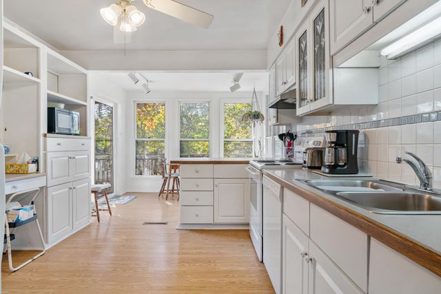 2926 Waxwing CIR, Roanoke, VA 24018