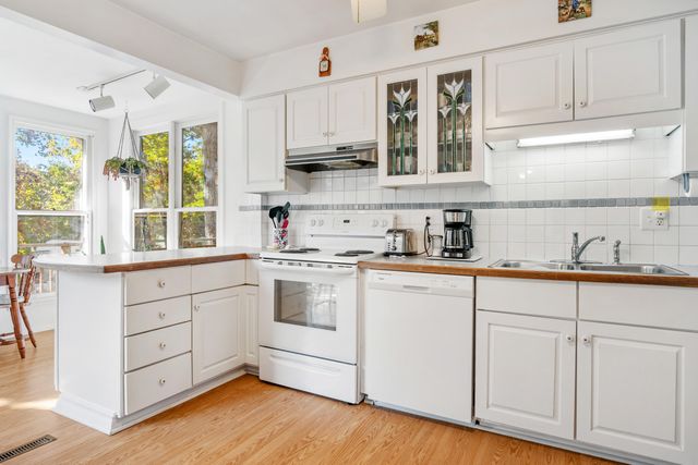 2926 Waxwing CIR, Roanoke, VA 24018