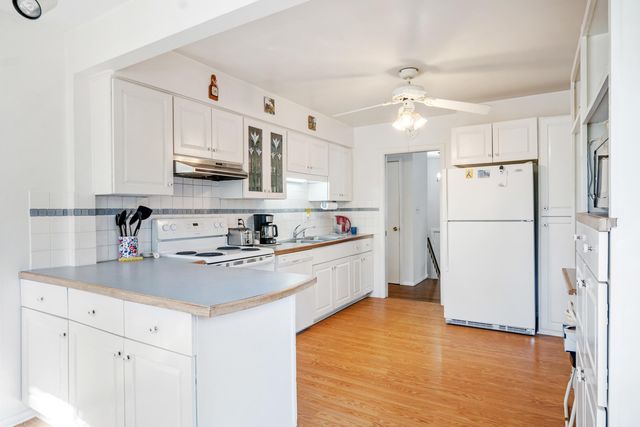 2926 Waxwing CIR, Roanoke, VA 24018