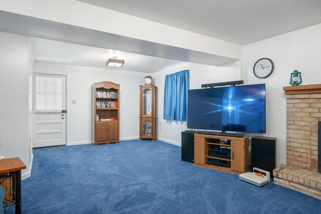 2926 Waxwing CIR, Roanoke, VA 24018