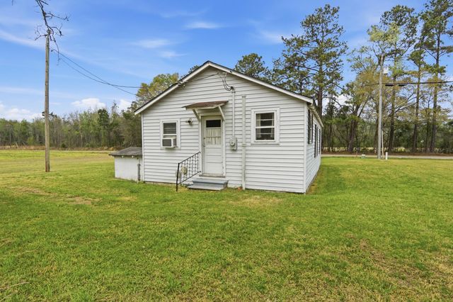1505 7 Mile Road, Harleyville, SC 29448
