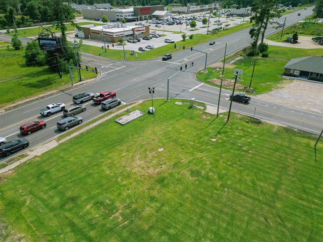 1236 Sam Houston Jones Parkway, Lake Charles, LA 70611