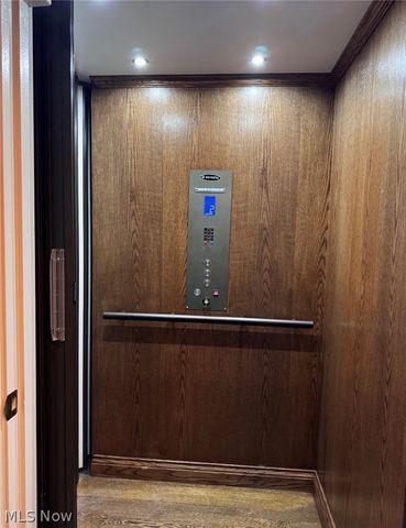 10494 Lake Shore Boulevard, Bratenahl, OH 44108