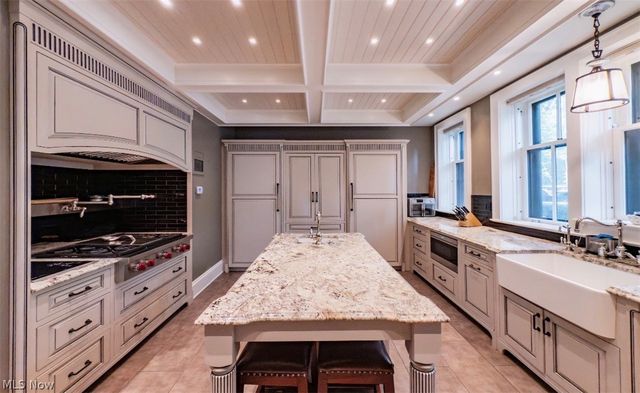 10494 Lake Shore Boulevard, Bratenahl, OH 44108