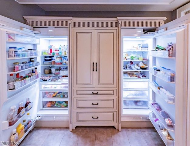 10494 Lake Shore Boulevard, Bratenahl, OH 44108