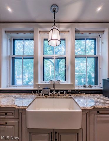 10494 Lake Shore Boulevard, Bratenahl, OH 44108