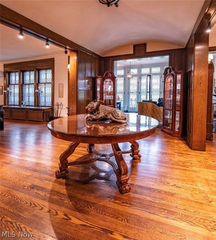 10494 Lake Shore Boulevard, Bratenahl, OH 44108